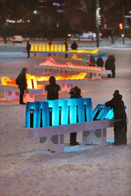 Press kit | 583-20 - Press release | Luminothérapie: domino effect is Brightening Up Place des Festivals This Winter - Quartier des Spectacles Partnership - Event + Exhibition - Luminothérapie- domino effect, by Ingrid Ingrid - Production : Quartier des Spectacles Partnership  - Photo credit: Nicolas Gouin - l'Hibou