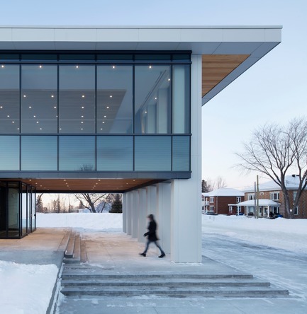 Press kit | 1172-07 - Press release | Rigaud City Hall - Affleck de la Riva architects - Institutional Architecture - Rigaud City Hall - the entrance - Photo credit: Adrien Williams