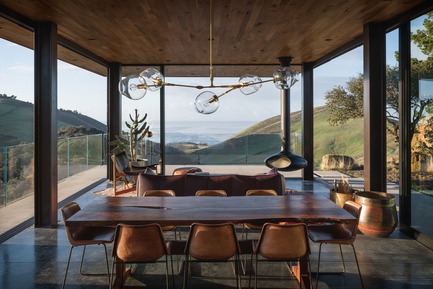 Press kit | 2637-03 - Press release | GRAY Magazine Announces the Winners of the 2018 GRAY Awards - GRAY Magazine - Competition - Santa Barbara Coast House by Jessica Helgerson Interior Design - Photo credit: Aaron Leitz