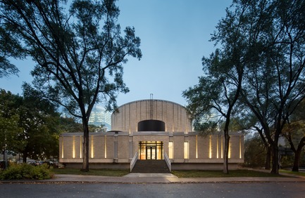 Menkès Shooner Dagenais LeTourneux Architectes Breathes New Life into the Dow Planetarium Press kit | 916-13 - Press release | Menkès Shooner Dagenais LeTourneux Architectes Breathes New Life into the Dow Planetarium - Menkès Shooner Dagenais LeTourneux Architectes - Institutional Architecture - Photo credit: Stéphane Brügger