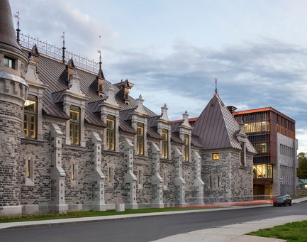 Press kit | 769-06 - Press release | Voltigeurs de QuébecArmoury:  The Rehabilitation of a Historic Treasure Highlights a Dialogue Between Contemporary and Heritage Architecture - A49 / DFS / STGM architects in consortium - Institutional Architecture -  North facade (view to the West)  - Photo credit: Stéphane Groleau