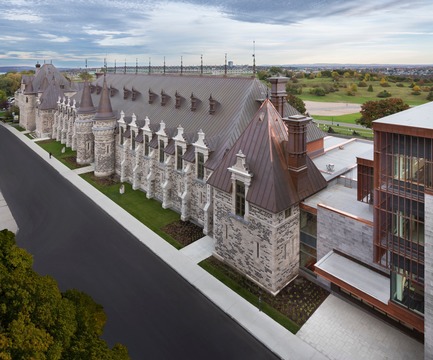 Press kit | 769-06 - Press release | Voltigeurs de QuébecArmoury:  The Rehabilitation of a Historic Treasure Highlights a Dialogue Between Contemporary and Heritage Architecture - A49 / DFS / STGM architects in consortium - Institutional Architecture - North facade (view to the East) - Photo credit: Stéphane Groleau