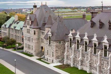 Press kit | 769-06 - Press release | Voltigeurs de QuébecArmoury:  The Rehabilitation of a Historic Treasure Highlights a Dialogue Between Contemporary and Heritage Architecture - A49 / DFS / STGM architects in consortium - Institutional Architecture - North facade (view to the East) - Photo credit: Stéphane Groleau