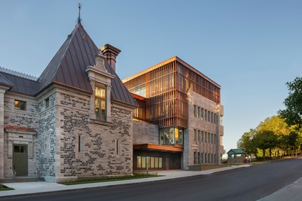 Press kit | 769-06 - Press release | Voltigeurs de QuébecArmoury:  The Rehabilitation of a Historic Treasure Highlights a Dialogue Between Contemporary and Heritage Architecture - A49 / DFS / STGM architects in consortium - Institutional Architecture - West Wing - Photo credit: Stéphane Groleau