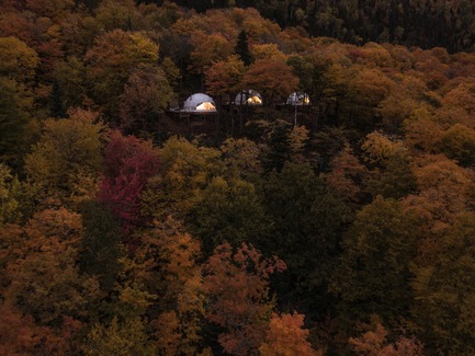 Press kit | 1527-08 - Press release | Eco-Luxurious Accommodations “Dômes Charlevoix" - Bourgeois / Lechasseur architects - Landscape Architecture - Photo credit: Maxime Valsan