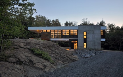 Press kit | 3463-01 - Press release | Shelter on a Rock - ESPACE VITAL architecture - Residential Architecture - Photo credit: Stéphane Lemire