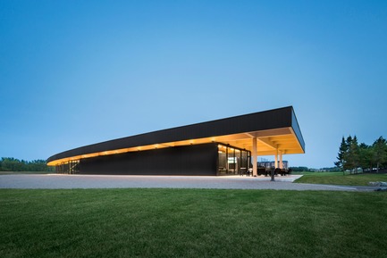 Press kit | 769-03 - Press release | A High-End Golf Clubhouse by Architecture49 - Architecture49 - Commercial Architecture - Golf Exécutif Montréal Clubhouse - Photo credit: Stéphane Brügger