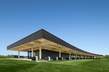 Press kit | 769-03 - Press release | A High-End Golf Clubhouse by Architecture49 - Architecture49 - Commercial Architecture - Golf Exécutif Montréal Clubhouse - Photo credit: Stéphane Brügger