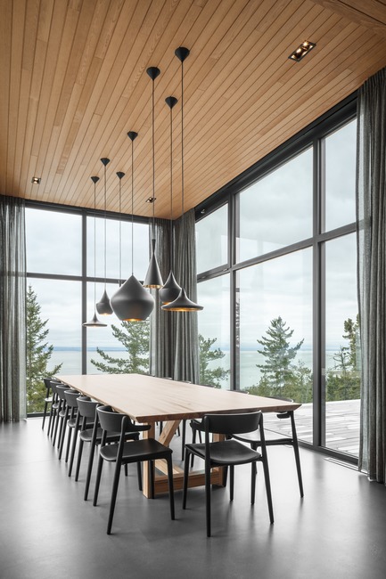 Press kit | 1572-02 - Press release | Long Horizontals - Thellend Fortin Architectes - Residential Architecture - dining room - Photo credit: Charles Lanteigne