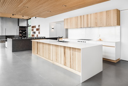 Press kit | 1572-02 - Press release | Long Horizontals - Thellend Fortin Architectes - Residential Architecture - kitchen - Photo credit: Charles Lanteigne