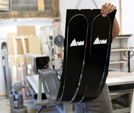 Press kit | 1119-04 - Press release | A Revolutionary Ski Brand, 100% Imagined and Made in France - La Fabrique du Ski - Product - CNC cutting process - Photo credit: Thomas Lang