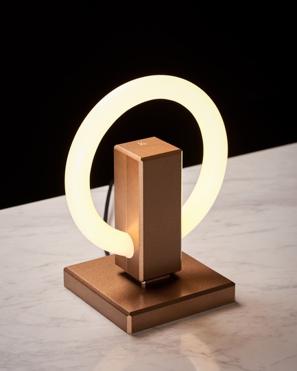 Press kit | 3412-02 - Press release | Karice, Award Winning Designer Unveils its Latest Luminaire - Olah Table Lamp - Karice Enterprises Ltd. - Product - Olah Table Lamp - Bronze Finish - Photo credit: Jordan N. Dery