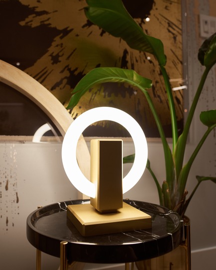 Press kit | 3412-02 - Press release | Karice, Award Winning Designer Unveils its Latest Luminaire - Olah Table Lamp - Karice Enterprises Ltd. - Product - Olah Table Lamp - Anodized Light Gold finish - Photo credit: Jordan N. Dery