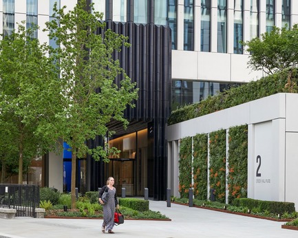 Press kit | 2317-04 - Press release | London Wall Place:Building on history - Make Architects - Commercial Architecture - There are 780m2 of green walls across the site - Photo credit: Make Architects