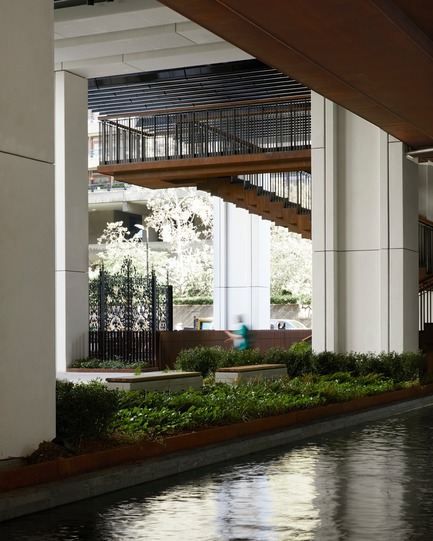 Press kit | 2317-04 - Press release | London Wall Place:Building on history - Make Architects - Commercial Architecture - The water feature adds reflections and an acoustic element to the scheme&nbsp; - Photo credit: Make Architects