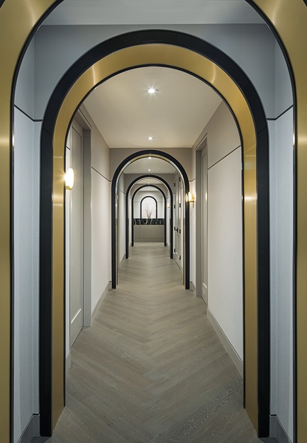 Press kit | 2185-05 - Press release | FACE Cosmetic Surgery - Audax - Commercial Interior Design -  Brass and black arches repeat a rhythm down the main hall with large format oak herringbone floors - Photo credit: Erik Rotter