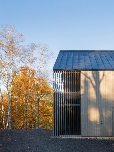 Workshop on a Cliff Press kit | 880-13 - Press release | Workshop on a Cliff - MU Architecture - Residential Architecture - Photo credit: Ulysse Lemerise Bouchard