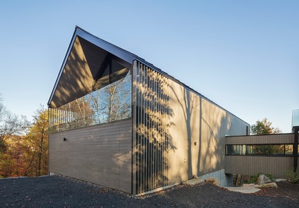 Workshop on a Cliff Press kit | 880-13 - Press release | Workshop on a Cliff - MU Architecture - Residential Architecture - Photo credit: Ulysse Lemerise Bouchard
