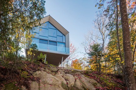Workshop on a Cliff Press kit | 880-13 - Press release | Workshop on a Cliff - MU Architecture - Residential Architecture - Photo credit: Ulysse Lemerise Bouchard