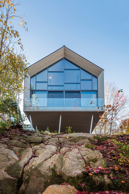Workshop on a Cliff Press kit | 880-13 - Press release | Workshop on a Cliff - MU Architecture - Residential Architecture - Photo credit: Ulysse Lemerise Bouchard