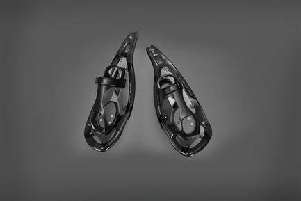 Press kit | 2540-01 - Press release | Bobcat Carbon Fiber Snowshoes - Benjamin Miller - Industrial Design - Black-Out Colourway - Photo credit: Ben Miller