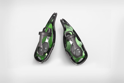 Press kit | 2540-01 - Press release | Bobcat Carbon Fiber Snowshoes - Benjamin Miller - Industrial Design - Ivy Colourway - Photo credit: Ben Miller
