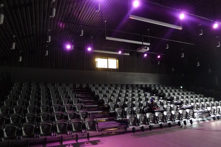 Press kit | 3256-01 - Press release | Nunavik's New Cultural Centre Opens Its Doors - Blouin Orzes architectes - Institutional Architecture - Main hall with seating in position<br><br> - Photo credit:  Blouin Orzes architectes<br> 