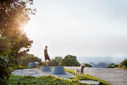 Press kit | 2366-03 - Press release | Montreal Project Wins Major International Design Award - civiliti with Julie Margot design - Landscape Architecture -   Cluster of place-markers on one of the Mount Royal Heritage Site's three summits<br>   - Photo credit: Adrien Williams