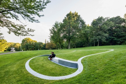 Press kit | 2366-03 - Press release | Montreal Project Wins Major International Design Award - civiliti with Julie Margot design - Landscape Architecture - Overall view of a halt with one of the borders used as a public seating area<br> - Photo credit: Adrien Williams