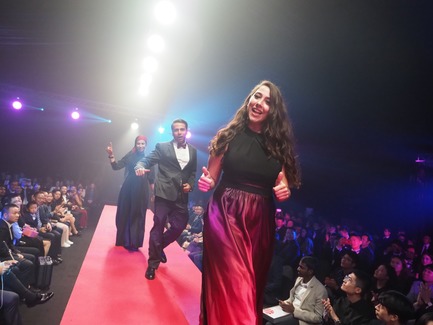 Press kit | 2188-03 - Press release | Red Dot Award: Design Concept 2018 Results - Red Dot Award: Design Concept - Competition - Setareh HOSSEINPOUR MOTLAGH (left), Hamed MEHRABI, Ghazal SARMAST (right) on the runway for their design concept Genesis - Photo credit: Red Dot Award: Design Concept