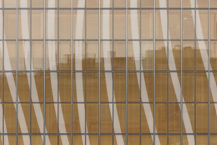 Press kit | 1204-08 - Press release | NewYork-Presbyterian Opens a World-Class Center for Ambulatory Care: David H. Koch Center - Pei Cobb Freed & Partners - Institutional Architecture -  Triple-glazed curtain wall with integrated internal obeche wood screen and silk-screened frit inside the outer layer  - Photo credit: Albert Vecerka / ESTO