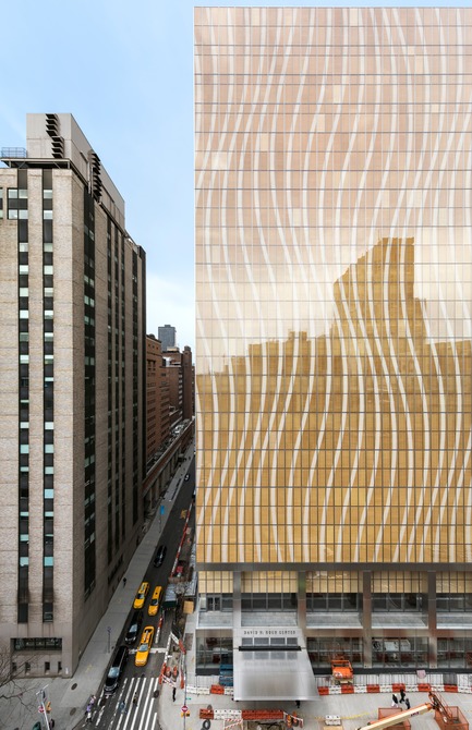 Press kit | 1204-08 - Press release | NewYork-Presbyterian Opens a World-Class Center for Ambulatory Care: David H. Koch Center - Pei Cobb Freed & Partners - Institutional Architecture - View west along 68th Street - Photo credit: Albert Vecerka / ESTO