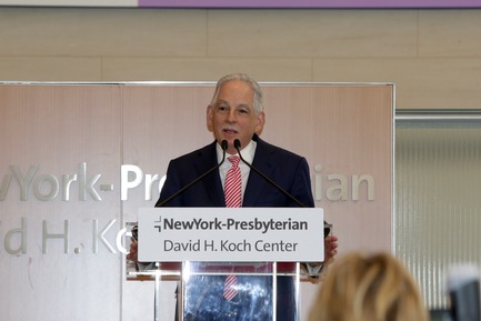 Press kit | 1204-08 - Press release | NewYork-Presbyterian Opens a World-Class Center for Ambulatory Care: David H. Koch Center - Pei Cobb Freed & Partners - Institutional Architecture - Dr. Steven J. Corwin dedicating the Koch Center, 24 April 2018 - Photo credit: NewYork-Presbyterian Hospital
