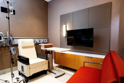Press kit | 1204-08 - Press release | NewYork-Presbyterian Opens a World-Class Center for Ambulatory Care: David H. Koch Center - Pei Cobb Freed & Partners - Institutional Architecture - Infusion private room - Photo credit: NewYork-Presbyterian Hospital