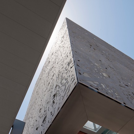 Press kit | 1456-02 - Press release | Shared Identity:CannonDesign’s David Polzin Weighs in on the Importance of Communal Context - CannonDesign - Commercial Architecture - Banner MD Anderson Cancer Center - Detail - Photo credit: Bill Timmerman