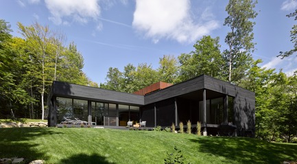 Press kit | 780-04 - Press release | House at Charlebois Lake - Paul Bernier Architecte - Residential Architecture - Photo credit: James Brittain