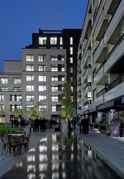 Press kit | 2317-01 - Press release | A New Oasis Off London’s Oxford Street - Make Architects - Residential Architecture - Reflections on the water rill at night time - Photo credit: Edmund Sumner