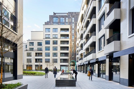 Press kit | 2317-01 - Press release | A New Oasis Off London’s Oxford Street - Make Architects - Residential Architecture - Gustafson Porter + Bowman designed a sensory garden with sound and scent travelling down the passageways to encourage people in - Photo credit: Make Architects