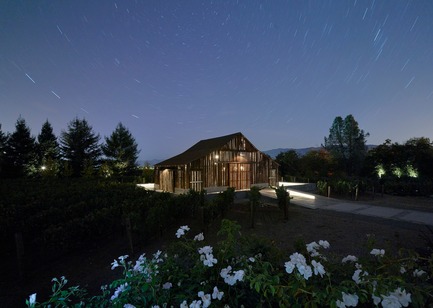 Press kit | 3353-01 - Press release | WDA Honoredwith Merit Award byAIA San Francisco - WDA (William Duff Architects) - Residential Architecture - The night sky combined with internal illumination reveals more of the barn’s archetypal wine country form. - Photo credit: Matthew Millman Photography