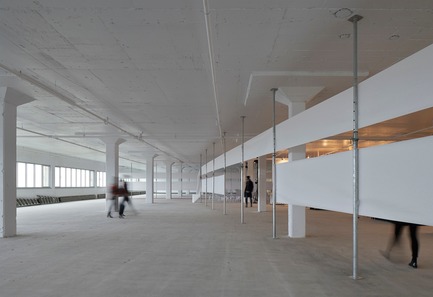 9 Unusual Moments Press kit | 1102-04 - Press release | 9 Unusual Moments - Architecturama - Landscape Architecture - 4 — PAPIER 15<br>Paper inspired layout of a contemporary art fair of works on paper medium<br><br>WINNER – Best of Canada Design Competition 2015<br>---<br>location : Montreal (Qc) 2017<br>Client : Contemporary Art Galleries Association (AGAC)<br> - Photo credit: James Brittain Photography