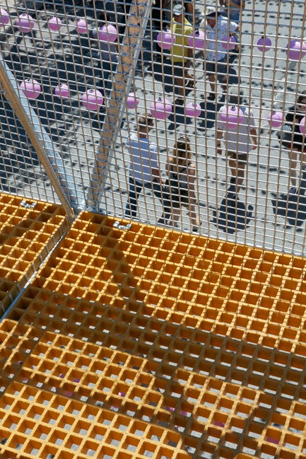 9 Unusual Moments Press kit | 1102-04 - Press release | 9 Unusual Moments - Architecturama - Landscape Architecture - 3 — FUNAMBoULE<br>Summer pedestrian walkway inspired by vertigo and referencing construction games<br><br>WINNER – American Architecture Prize 2017<br>FINALIST – CISC Award of Excellence in Steel Construction<br>---<br>location : Montreal (Qc) 2017<br>client : Commercial Development Corporation of the Village<br>collaborators : Lateral (structure), Infravert (builder)<br> - Photo credit: James Brittain Photography