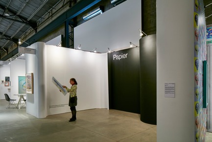 9 Unusual Moments Press kit | 1102-04 - Press release | 9 Unusual Moments - Architecturama - Landscape Architecture - 5 — PAPIER 17<br>Paper inspired layout of a contemporary art fair of works on paper medium<br><br>location : Montreal (Qc) 2017<br>Client : Contemporary Art Galleries Association (AGAC)<br> - Photo credit: James Brittain Photography