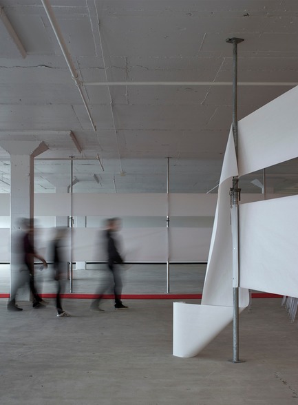 9 Unusual Moments Press kit | 1102-04 - Press release | 9 Unusual Moments - Architecturama - Landscape Architecture - 4 — PAPIER 15<br>Paper inspired layout of a contemporary art fair of works on paper medium<br><br>WINNER – Best of Canada Design Competition 2015<br>---<br>location : Montreal (Qc) 2017<br>Client : Contemporary Art Galleries Association (AGAC)<br> - Photo credit: James Brittain Photography