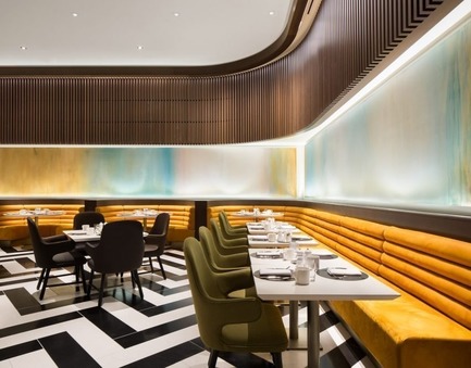 Press kit | 1969-04 - Press release | Fairmont the Queen Elizabeth Unveils Its New Art Collection - Over 123 Works by 37 Contemporary Artists - Fairmont The Queen Elizabeth, MASSIVart Collection and Sid Lee Architecture - Art - PAUL HARDY, Drift Glow, 2017, Oil on canvas on panel <br><br> - Photo credit: Stéphane Brugger <br><br>