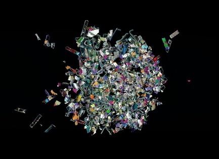 Press kit | 1969-04 - Press release | Fairmont the Queen Elizabeth Unveils Its New Art Collection - Over 123 Works by 37 Contemporary Artists - Fairmont The Queen Elizabeth, MASSIVart Collection and Sid Lee Architecture - Art - BARBARA STEINMAN, Shards: Compact Disc, No. 2, 2013, Chromogenic print on glossy Fuji Crystal archive paper, edition 4/5 - Photo credit: Guy L'heureux