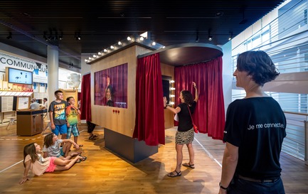 Press kit | 2876-01 - Press release | Kossmann.dejong Designs New Permanent Exhibition for the Swiss Museum of Communication - Kossmann.dejong, exhibition architects - Event + Exhibition - Museum of Communication, Bern, Film Karaoke - Photo credit:  ©Thijs Wolzak 