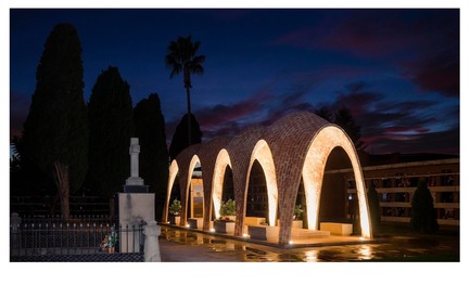 Press kit | 3109-01 - Press release | Mortuary Chapel for the Soriano-Manzanet Family - Vegas&Mileto - Art - General view of the mortuary chapel at night - Photo credit: Vegas&Mileto