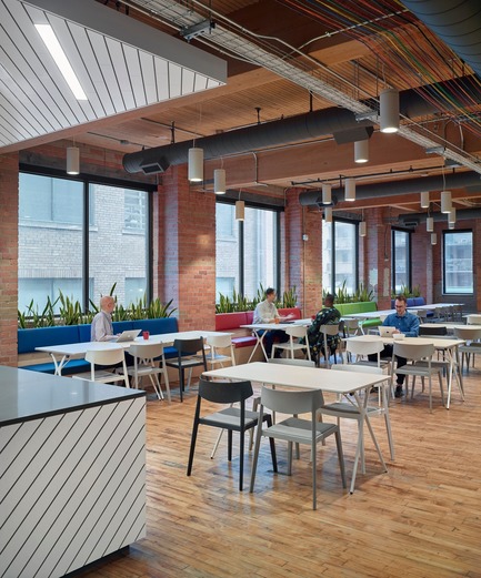 Press kit | 1513-01 - Press release | Slack Toronto Office - Dubbeldam Architecture + Design - Commercial Interior Design -  The communal café functions as both a beverage station and a serving area for catered meals. For “all-hands” meetings, lounge chairs and tables by Actiu can be stacked and folded to make room for over one hundred employees.<br>  - Photo credit: Shai Gil