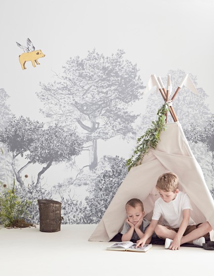 Press kit | 3382-01 - Press release | Sian Zeng’s Hua Trees Mural Collection Immerses Viewers into a Lush Forest Landscape - Sian Zeng - Product - Hua Trees Wallpaper Mural in Grey - Photo credit:   Jon Day Styling:Charlotte Love   