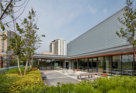 Press kit | 2681-01 - Press release | The Greenwood College School Expansion - Montgomery Sisam Architects Inc. - Institutional Architecture - Rooftop Terrace - Photo credit: Shai Gil